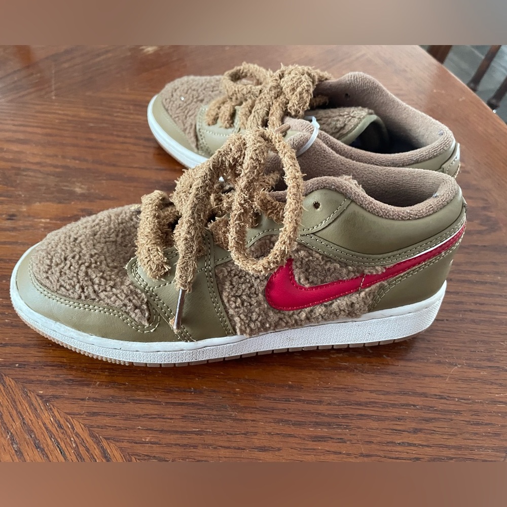 Air Jordan 1 Low Utility Teddy Bear Brown. Youth size 4.